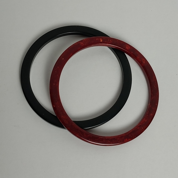 Vintage 2 Bakelite Bangle Bracelets Pair Marbled Red Black Set Tested - Picture 2 of 7